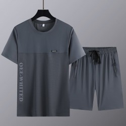 Zweiteiliges Set aus Kurzarmshirt und Shorts für Herren
